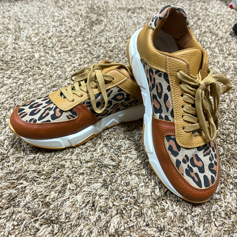 SUPER CUTE leopard print lightweight athletic sneaker, Women’s sz 9. - Picture 1 of 6